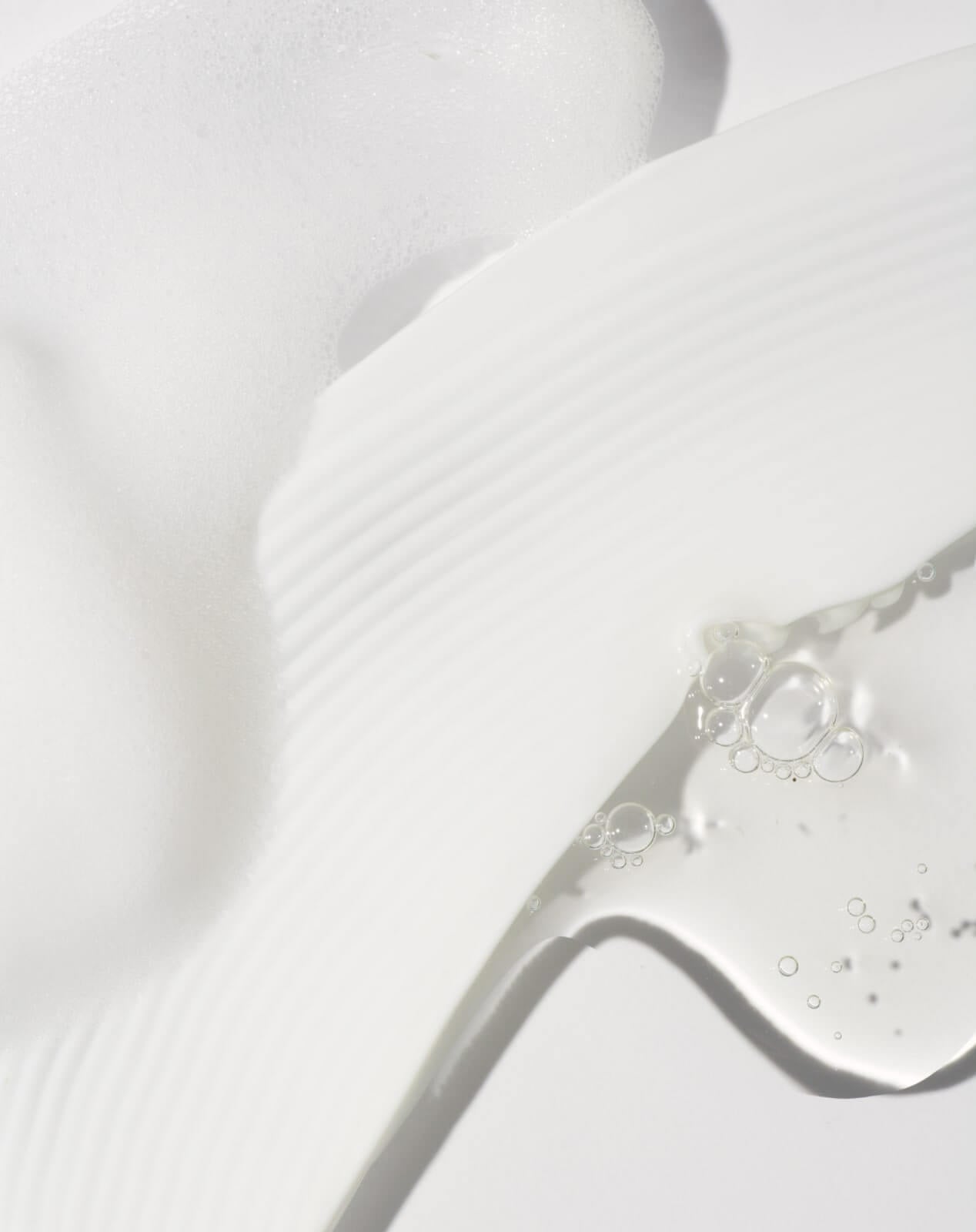 Brightening eye cream to reduce dark circles and puffiness